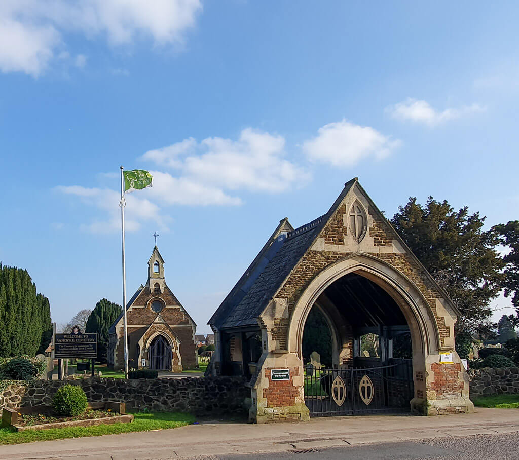 Entrance Commonwealth War Garves Vandyke Road Leighton Buzzard