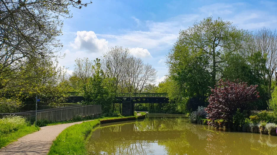 View 'Black Bridge' Crossing Grand Union Canal Linslade